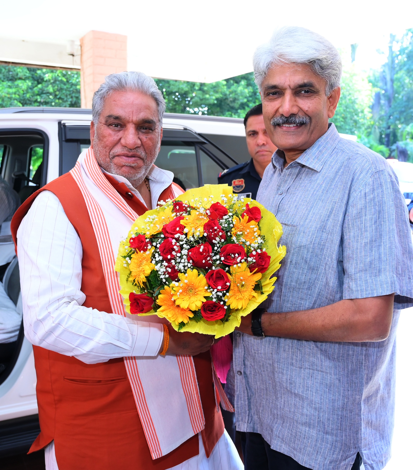 एमडीयू में कैबिनेट मंत्री का स्वागत करते कुलपति एमडीयू में कैबिनेट मंत्री का स्वागत करते कुलपति