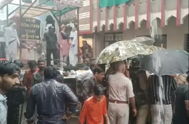 उज्जैनः गणेश सवारी में लव जिहाद की झांकी पर पथराव के बाद महिदपुर में तनाव