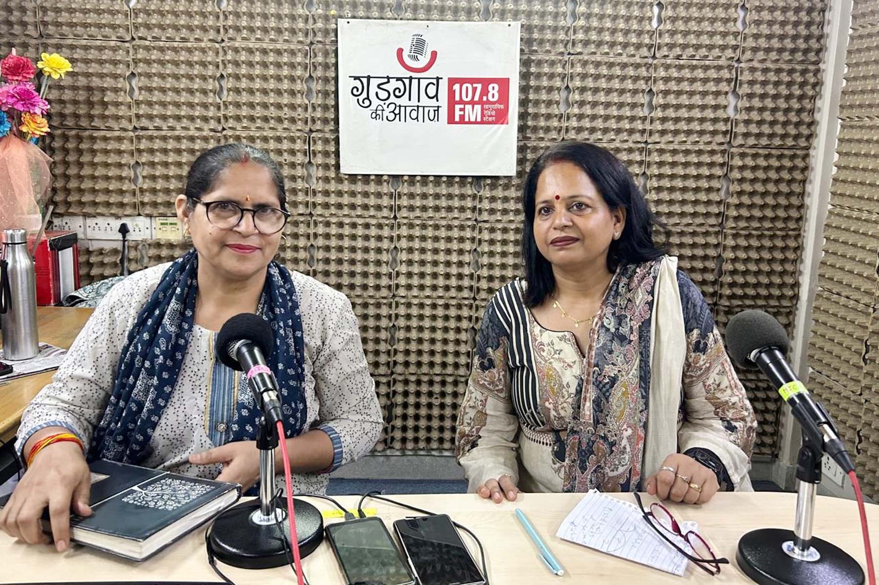 गुरुग्राम में शिक्षक दिवस पर रेडियो पर कार्यक्र्रम प्रस्तुत करती डीएलएसए की पैनल अधिवक्ता। गुरुग्राम में शिक्षक दिवस पर रेडियो पर कार्यक्र्रम प्रस्तुत करती डीएलएसए की पैनल अधिवक्ता।