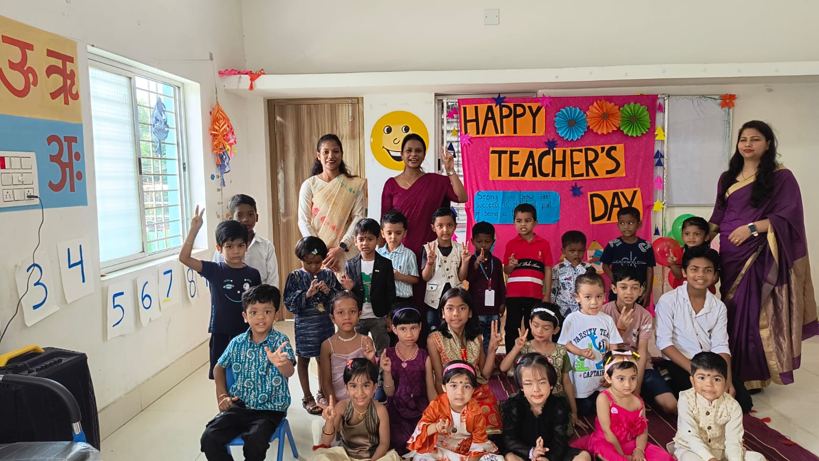 डीएवी सरला में आयोजित कार्यक्रम में मौजूद स्कूल के शिक्षक डीएवी सरला में आयोजित कार्यक्रम में मौजूद स्कूल के शिक्षक