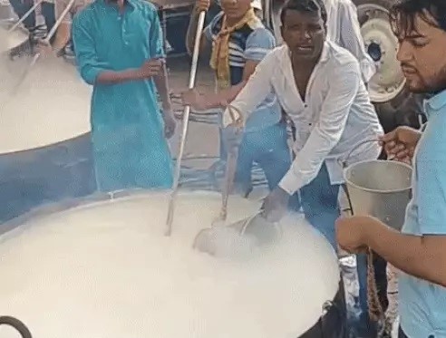 प्रसादी के लिए तैयार खीर