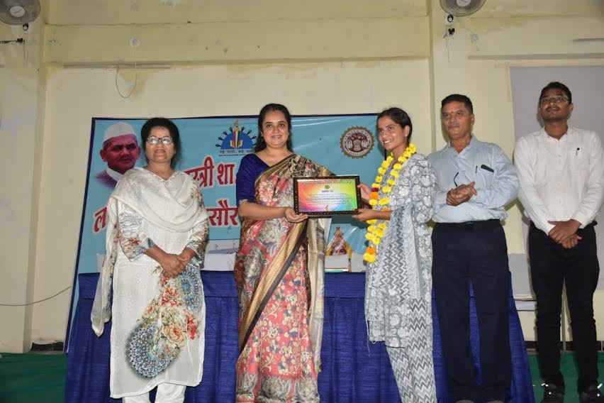 व्यक्तित्व निर्माण में शिक्षक की भूमिका महत्वपूर्ण : कलेक्टर श्रीमती अदिती गर्ग व्यक्तित्व निर्माण में शिक्षक की भूमिका महत्वपूर्ण : कलेक्टर श्रीमती अदिती गर्ग
