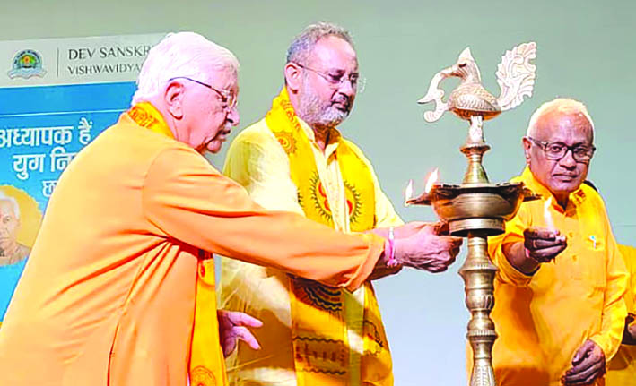 कार्यक्रम का शुभारम्भ करते हुए कार्यक्रम का शुभारम्भ करते हुए