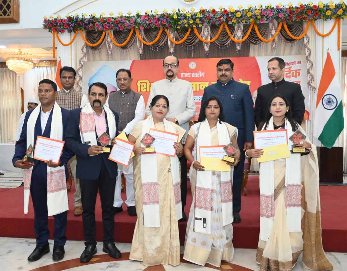 शिक्षक सम्मान से सम्मानित शिक्षक शिक्षक सम्मान से सम्मानित शिक्षक