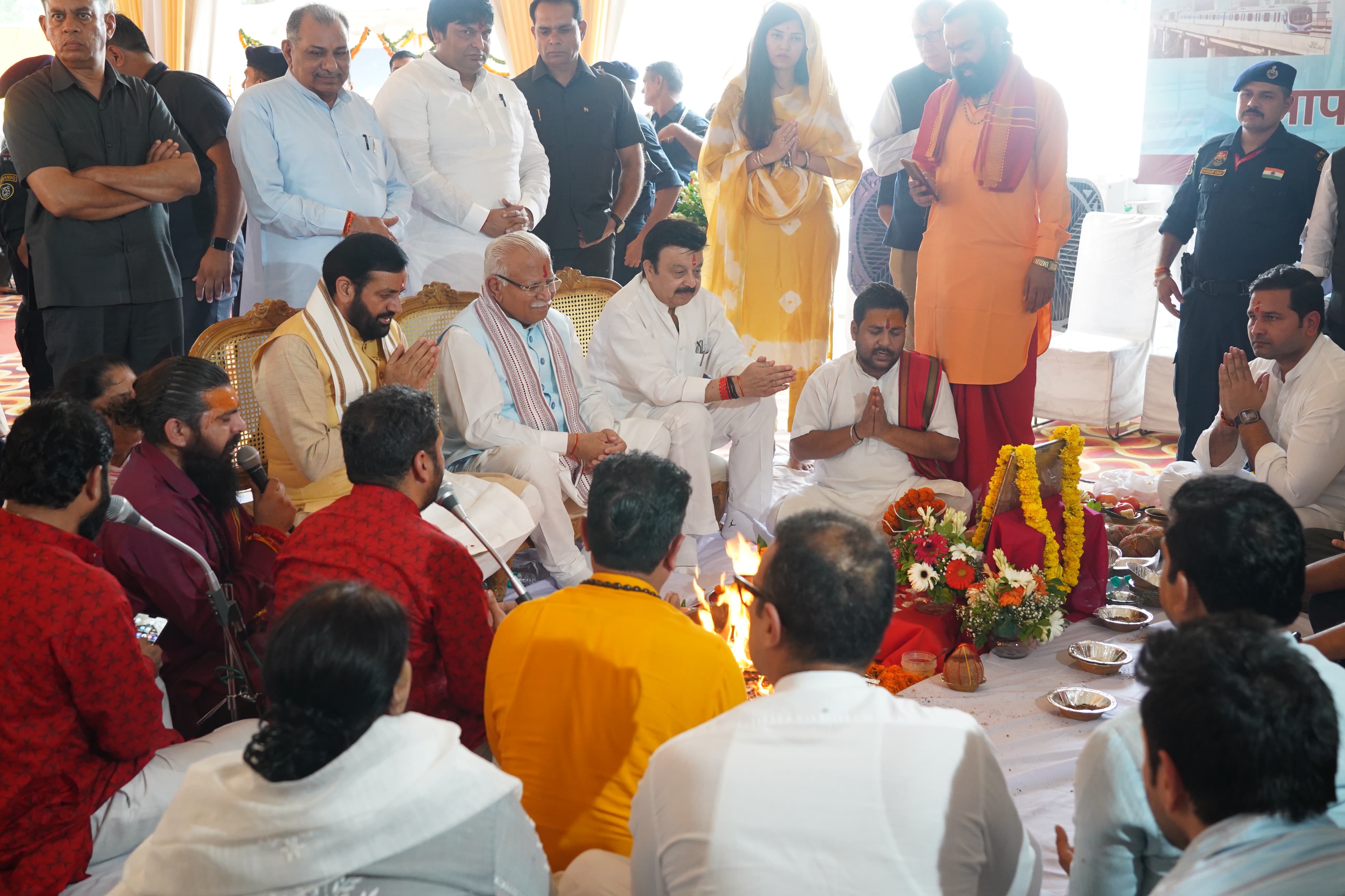 गुरुग्राम में मेट्रो के भूमि पूजन कार्यक्रम में केंद्रीय मंत्री मनोहर लाल, सीएम नायब सिंह सैनी के आठ मौजूद राव नरबीर सिंह। गुरुग्राम में मेट्रो के भूमि पूजन कार्यक्रम में केंद्रीय मंत्री मनोहर लाल, सीएम नायब सिंह सैनी के आठ मौजूद राव नरबीर सिंह।