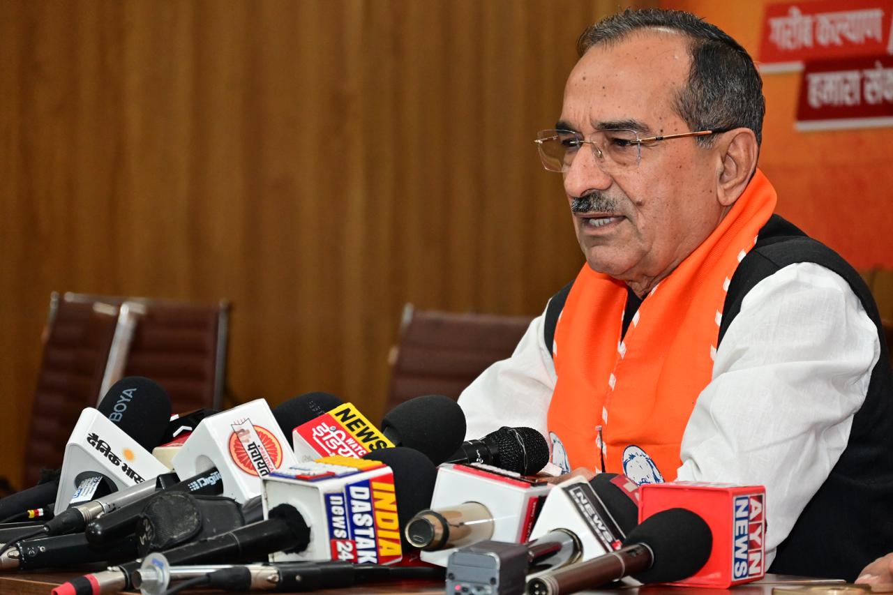 डोटासरा कभी एक उभरते हुए और प्रतिभाशाली नेता माने जाते थे, लेकिन विपक्ष में रहते हुए उनकी भूमिका हुई कमजोर: मदन राठौड़ डोटासरा कभी एक उभरते हुए और प्रतिभाशाली नेता माने जाते थे, लेकिन विपक्ष में रहते हुए उनकी भूमिका हुई कमजोर: मदन राठौड़