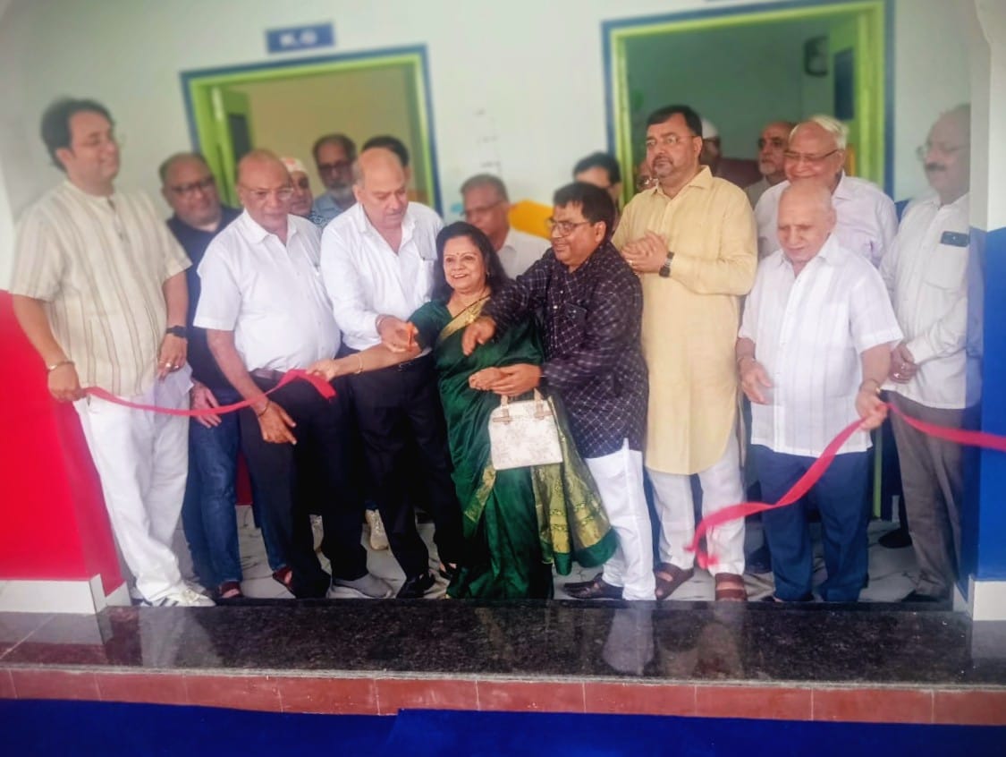 कार्यक्रम का उद्धाटन करते अतिथि समेत अन्य लोग कार्यक्रम का उद्धाटन करते अतिथि समेत अन्य लोग