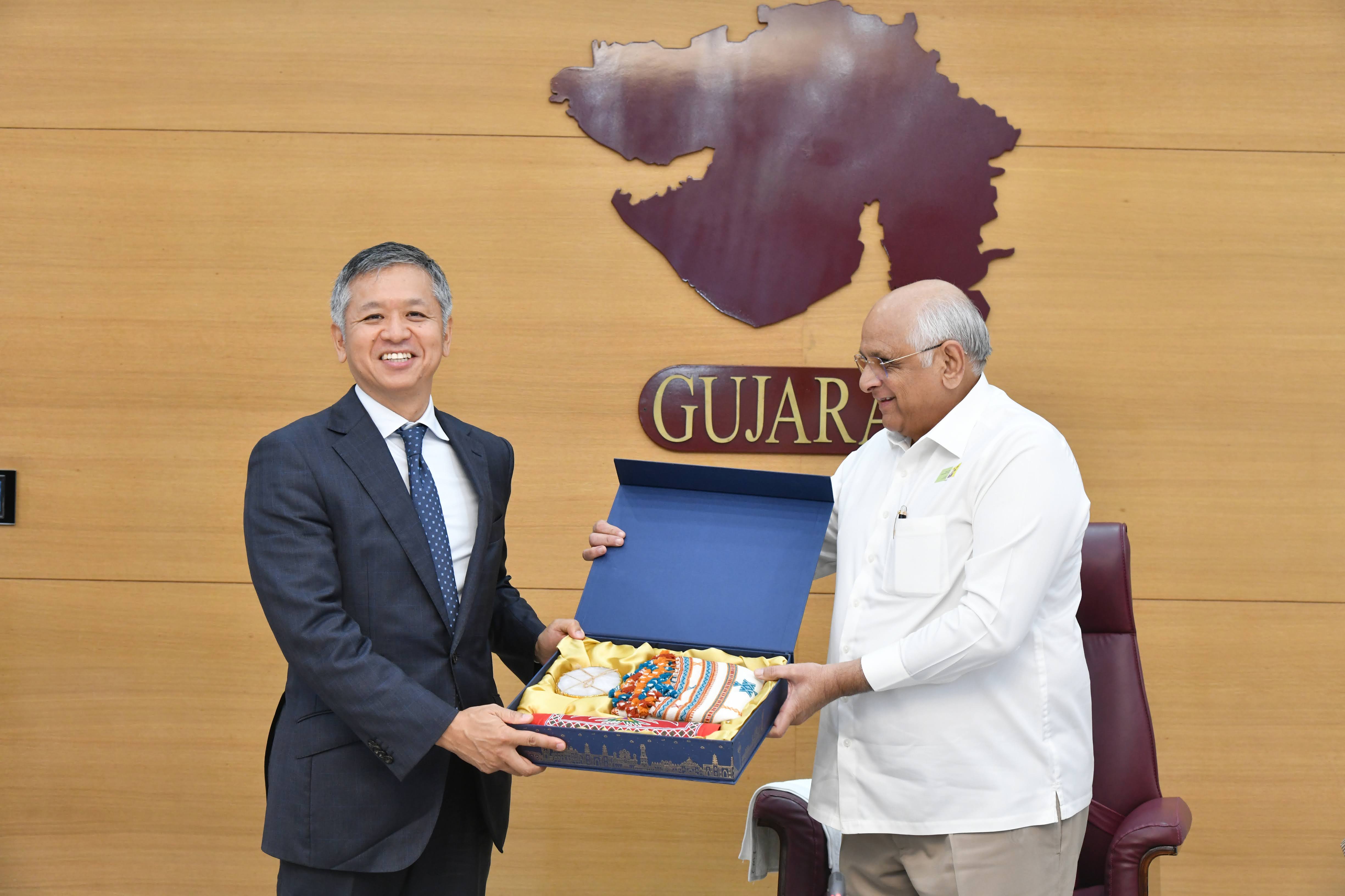 गांधीनगर में मुख्यमंत्री भूपेंद्र पटेल से भेंट की गांधीनगर में मुख्यमंत्री भूपेंद्र पटेल से भेंट की