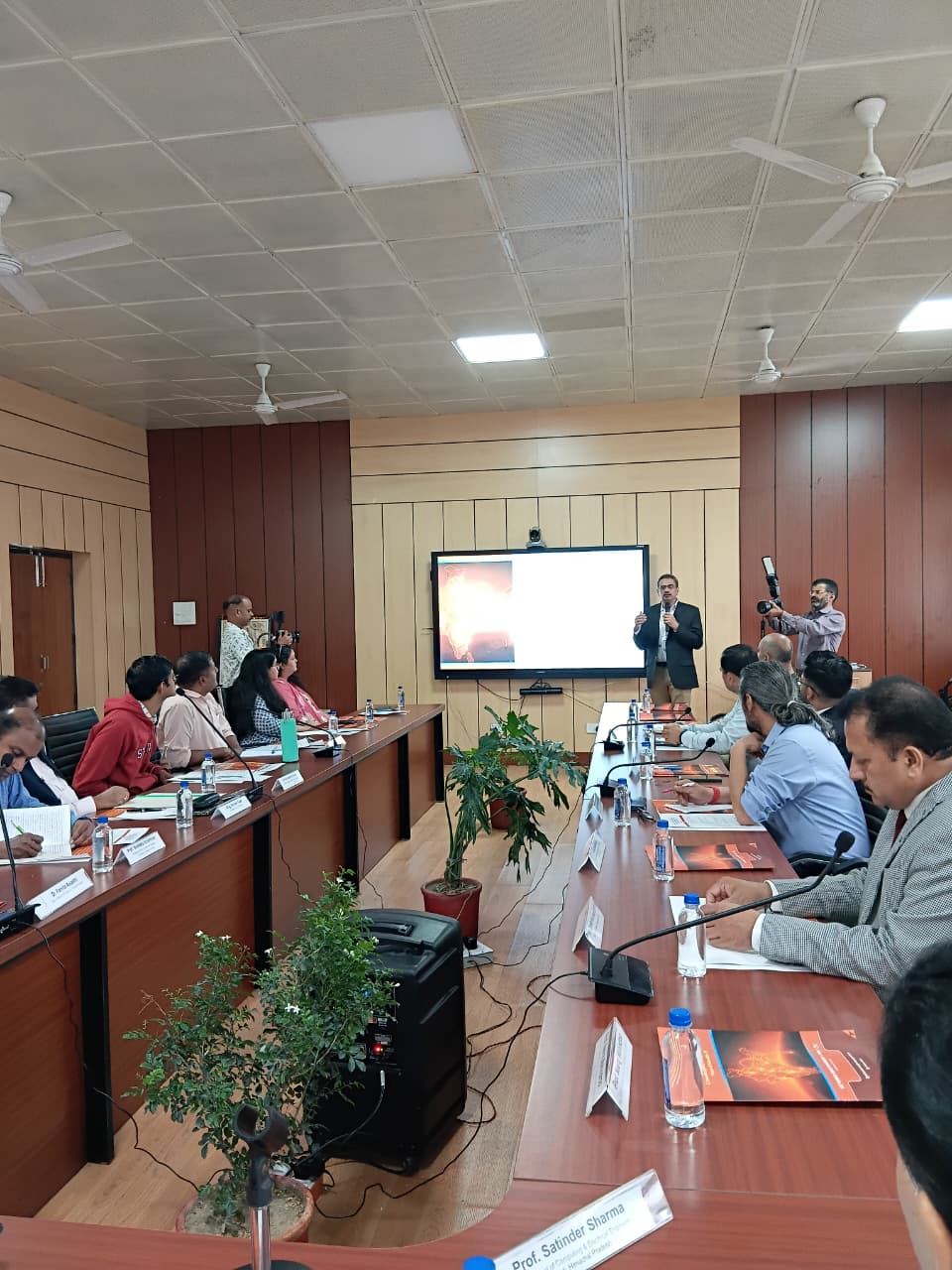 एक दिवसीय राष्ट्रीय सम्मेलन के अवसर पर वक्ता।