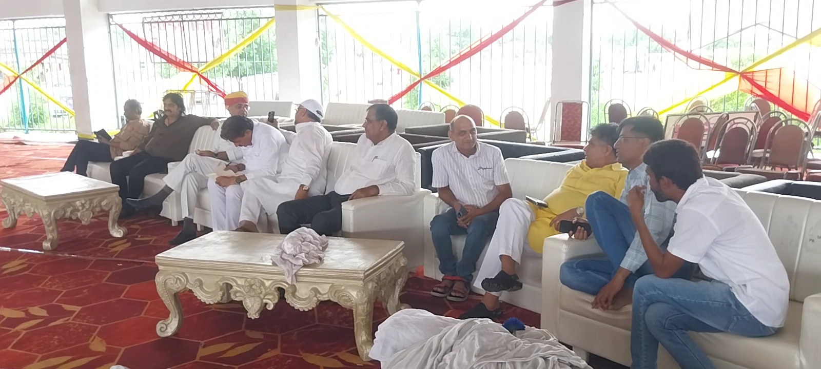 चित्तौड़गढ़ जिले के सांवलियाजी में पूर्व डिप्टी सीएम के जन्मदिन की तैयारियों में जुटे कांग्रेस नेता।