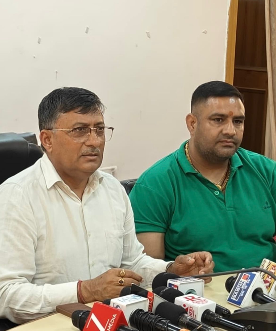 राष्ट्रीय प्रतीक के अपमान के पीछे एनसी की हताशा - विबोध राष्ट्रीय प्रतीक के अपमान के पीछे एनसी की हताशा - विबोध