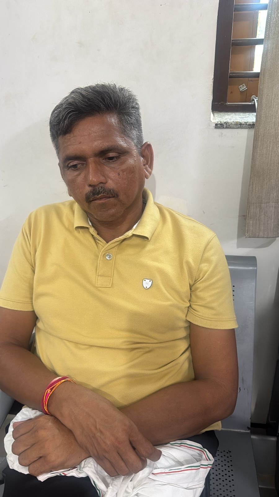 पुलिस हेड कांस्टेबल पचास हजार रुपये की रिश्वत लेते गिरफ्तार पुलिस हेड कांस्टेबल पचास हजार रुपये की रिश्वत लेते गिरफ्तार