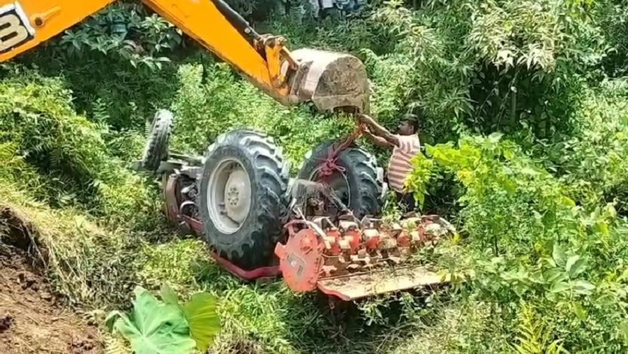 ट्रैक्टर दुर्घटनाग्रस्त, दो की मौत