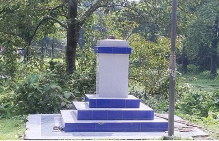 पंचानन वर्मा की मूर्ति सड़क किनारे से गायब