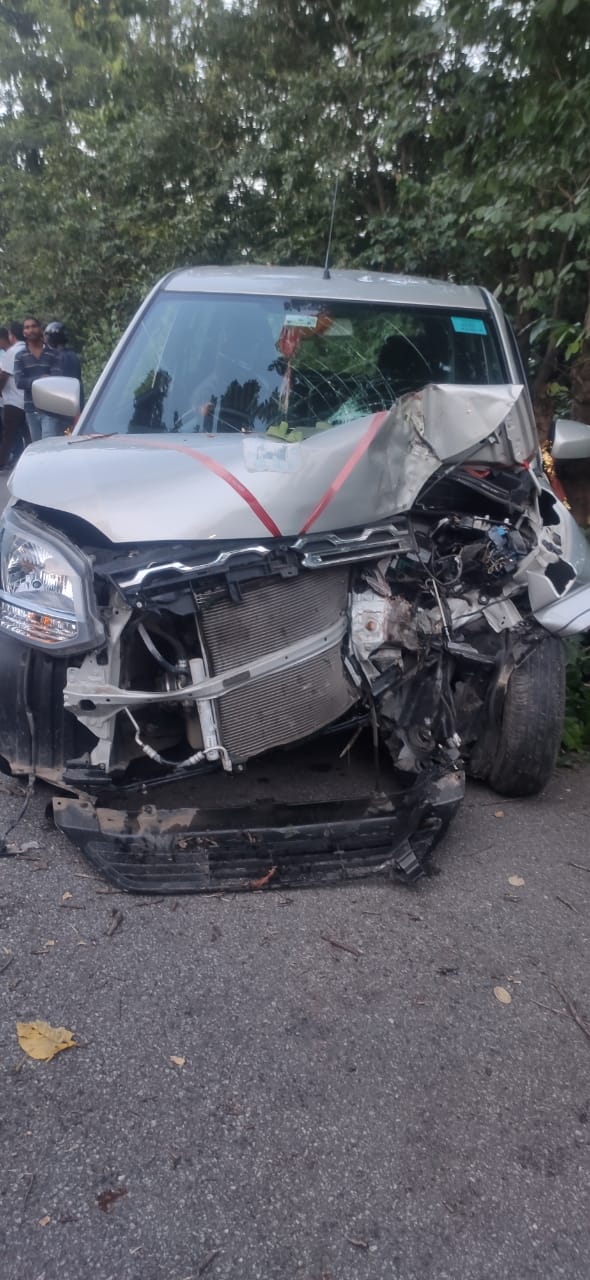 क्षतिग्रस्त वाहन क्षतिग्रस्त वाहन