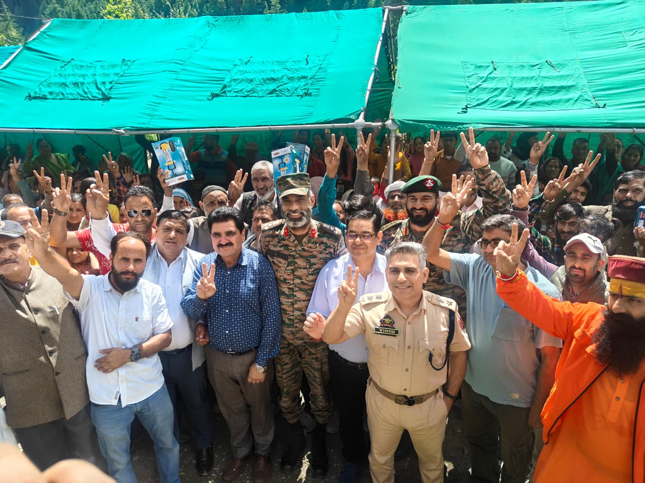 भद्रवाह में सेना ने गुज्जर-बकरवाल समुदाय के लिए राहत शिविर आयोजित किया भद्रवाह में सेना ने गुज्जर-बकरवाल समुदाय के लिए राहत शिविर आयोजित किया