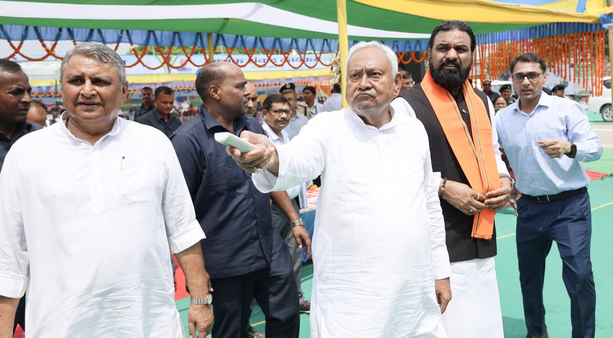 बक्सर जिले में करोड़ों की योजनाओं का उद्धाटन-शिलान्यास करते मुख्यमंत्री नीतीश बक्सर जिले में करोड़ों की योजनाओं का उद्धाटन-शिलान्यास करते मुख्यमंत्री नीतीश