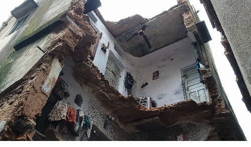 जयपुर में ढही  जर्जर  इमारत: एक व्यक्ति  सहित पांच वर्षीय बच्ची की मौत