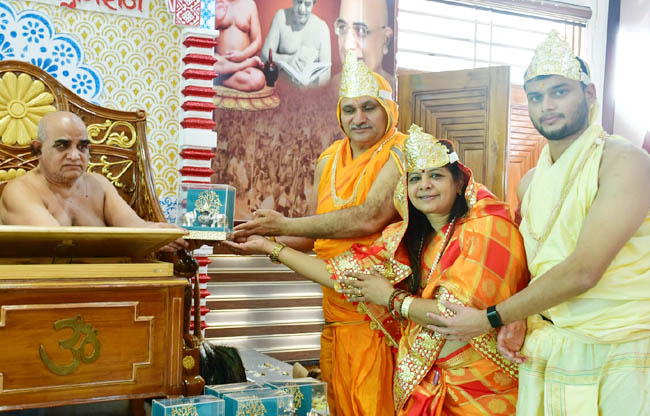 सोनीपत: उपाध्याय 108 गुप्ति सागर महाराज से आशीर्वाद लेते हुए राजीव जैन, कविता जैन सोनीपत: उपाध्याय 108 गुप्ति सागर महाराज से आशीर्वाद लेते हुए राजीव जैन, कविता जैन