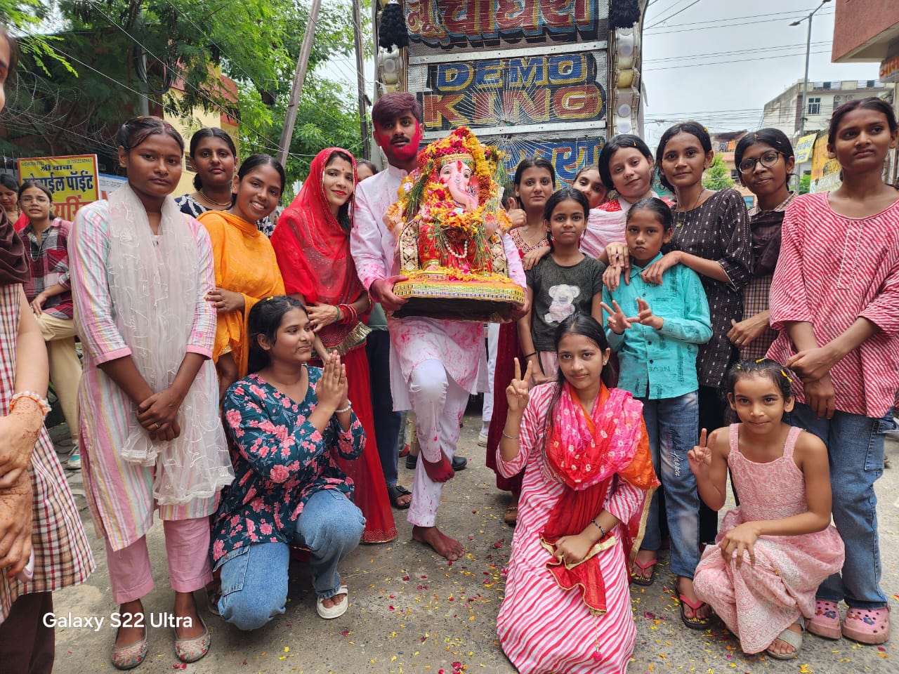 जयघोष के बीच बप्पा को नम आंखों से दी विदाई