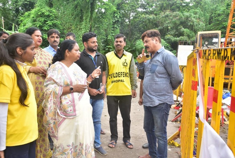 महापौर मालती राय ने भोपाल में विभिन्न विसर्जन  कुंडों व घाटों का किया निरीक्षण