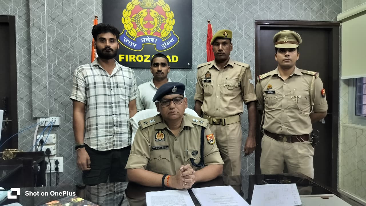 खुलासा करती पुलिस