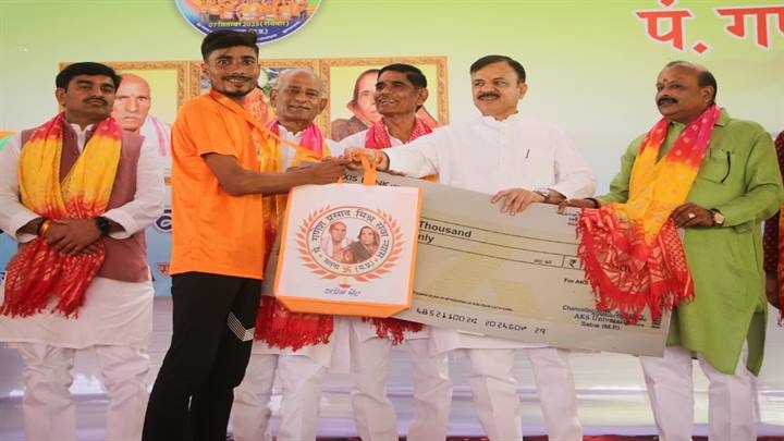 मप्रः सतना में हॉफ मैराथन 2025 का आयोजन, स्कूल शिक्षा मंत्री भी हुए शामिल