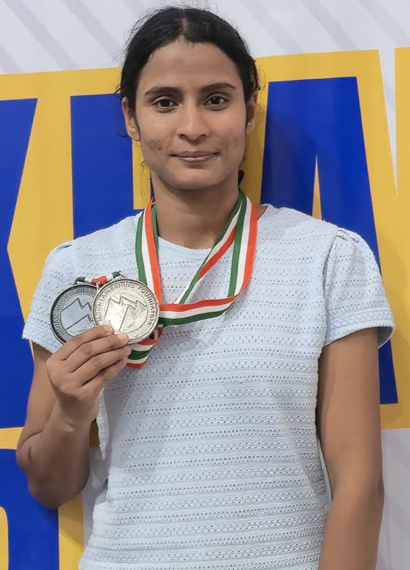 उत्तराखंड कप में चमकी जम्मू-कश्मीर की शिवानी चाढ़क, जीता रजत और कांस्य पदक उत्तराखंड कप में चमकी जम्मू-कश्मीर की शिवानी चाढ़क, जीता रजत और कांस्य पदक