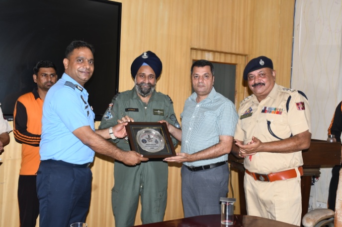 जम्मू में एसडीआरएफ ने एयरफोर्स कर्मियों के लिए छह दिवसीय आपदा प्रबंधन कोर्स कराया संपन्न