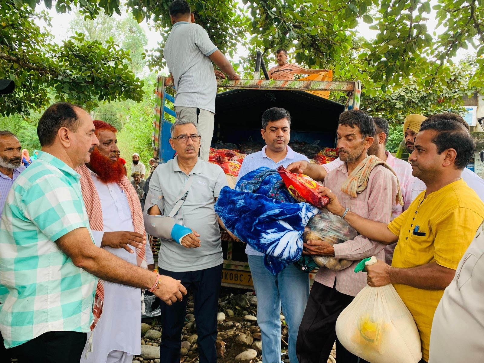 Kathua administration distributes relief materials among disaster-affected families, assures continued support