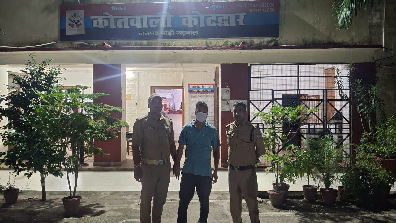 अश्लील हरकत करने वाला आरोपी को पुलिस ने किया गिरफ्तार अश्लील हरकत करने वाला आरोपी को पुलिस ने किया गिरफ्तार
