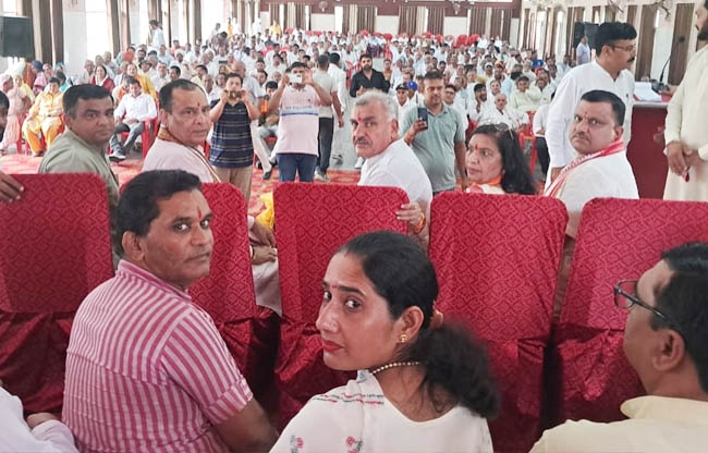सोनीपत: भाजपा प्रदेशाध्यक्ष मोहनलाल बडौली कार्यकर्ताओं के मध्य सोनीपत: भाजपा प्रदेशाध्यक्ष मोहनलाल बडौली कार्यकर्ताओं के मध्य