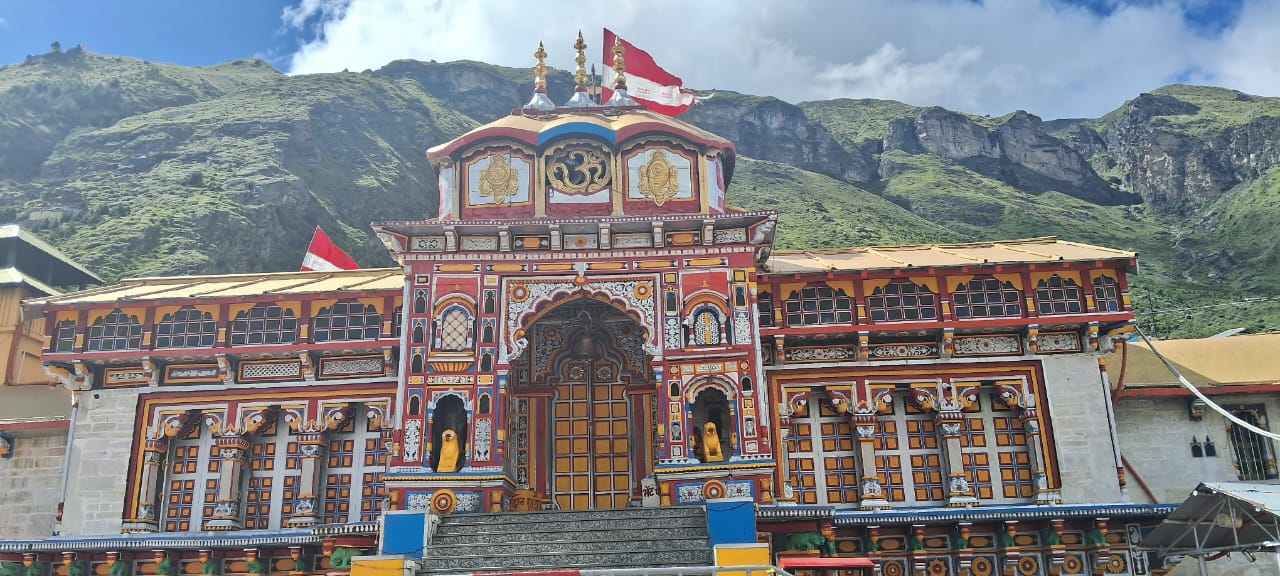 बदरीनाथ बंद हुए कपाट।