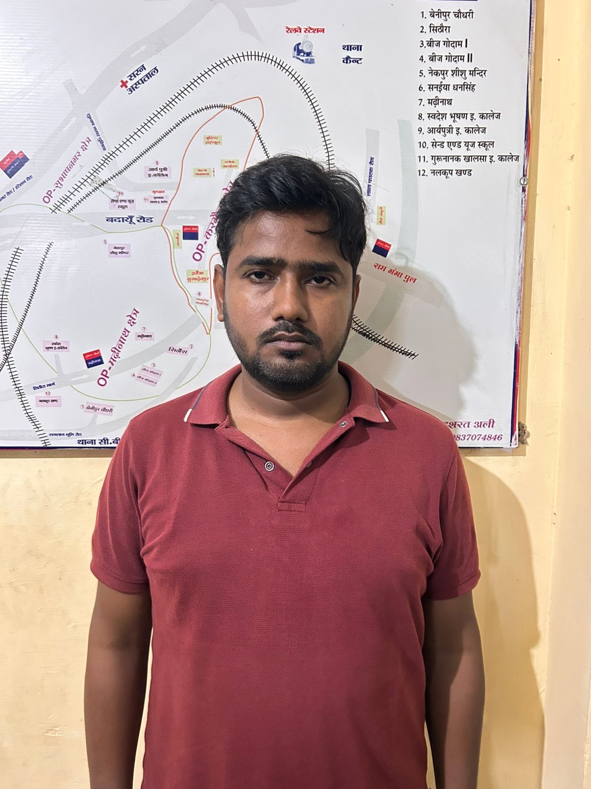 एसटीएफ की गिरफ्त में आधार कार्ड बनाने का फर्जी सॉफ्टवेयर बेचने वाला अभियुक्त जयवीर गंगवार।