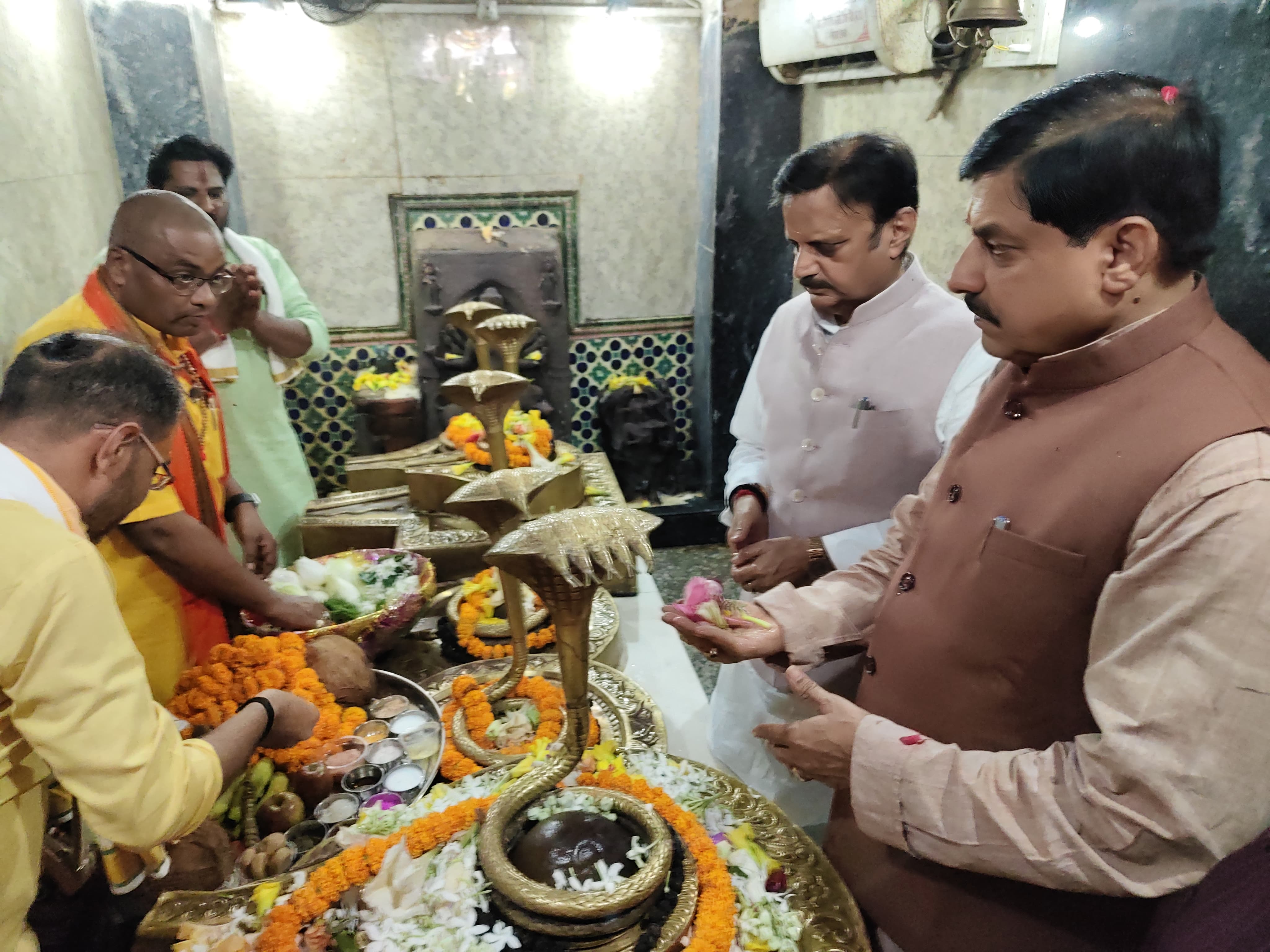 मुख्यमंत्री डॉ. यादव ने देवतालाब शिव मंदिर में भगवान शिव की पूजा अर्चना और रुद्राभिषेक किया