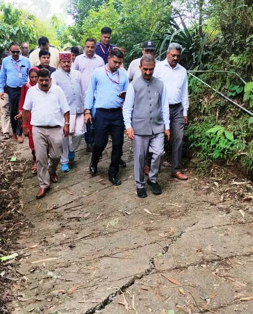 मुख्यमंत्री प्रभावित चबूतरा गांव में