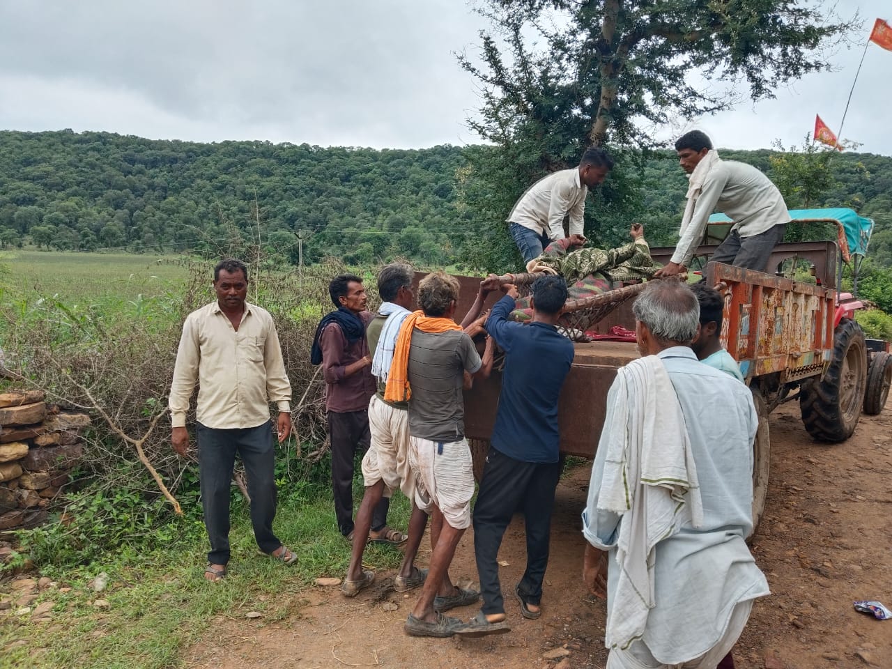 चित्तौड़गढ़ जिले के जावदा थाना इलाके में जंगली जानवर के हमले के किसान की मौत। चित्तौड़गढ़ जिले के जावदा थाना इलाके में जंगली जानवर के हमले के किसान की मौत।