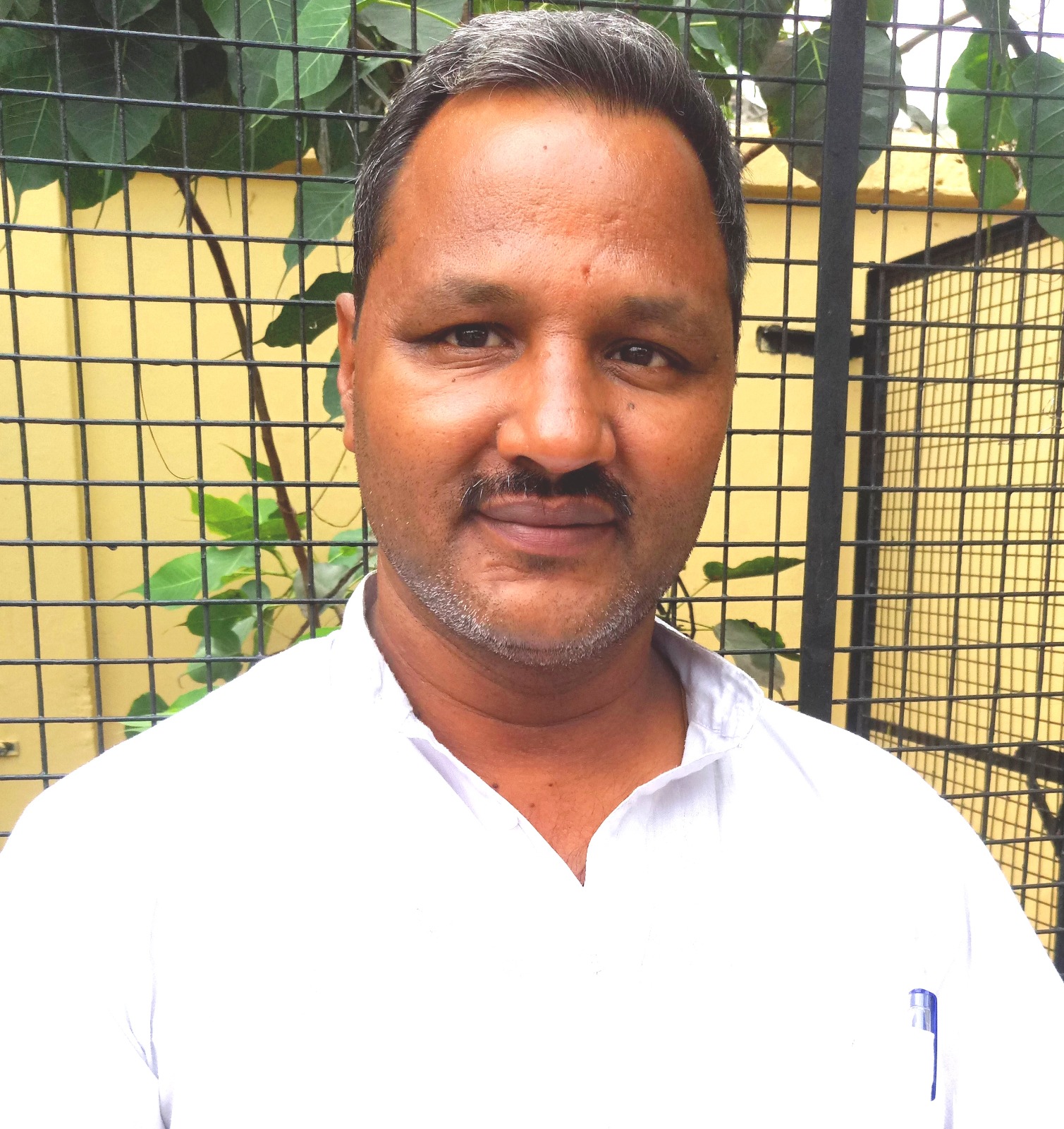 सत्य श्री शिव एवं शनि मंदिर आवास विकास कालोनी मुरादाबाद के मुख्य पुरोहित पंडित कैलाश मुरारी। सत्य श्री शिव एवं शनि मंदिर आवास विकास कालोनी मुरादाबाद के मुख्य पुरोहित पंडित कैलाश मुरारी।