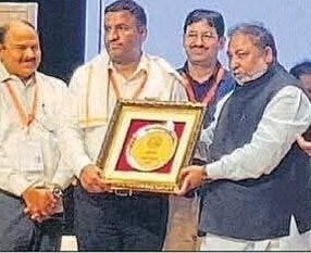 मंत्री दयाशंकर सिंह ने एआरटीओ को महामंत्री बनने पर दी बधाई मंत्री दयाशंकर सिंह ने एआरटीओ को महामंत्री बनने पर दी बधाई