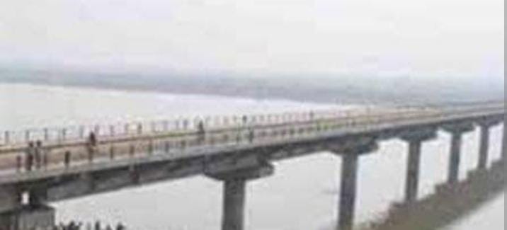 प्रयागराज का चन्द्रशेखर आजाद सेतु का छाया चित्र प्रयागराज का चन्द्रशेखर आजाद सेतु का छाया चित्र
