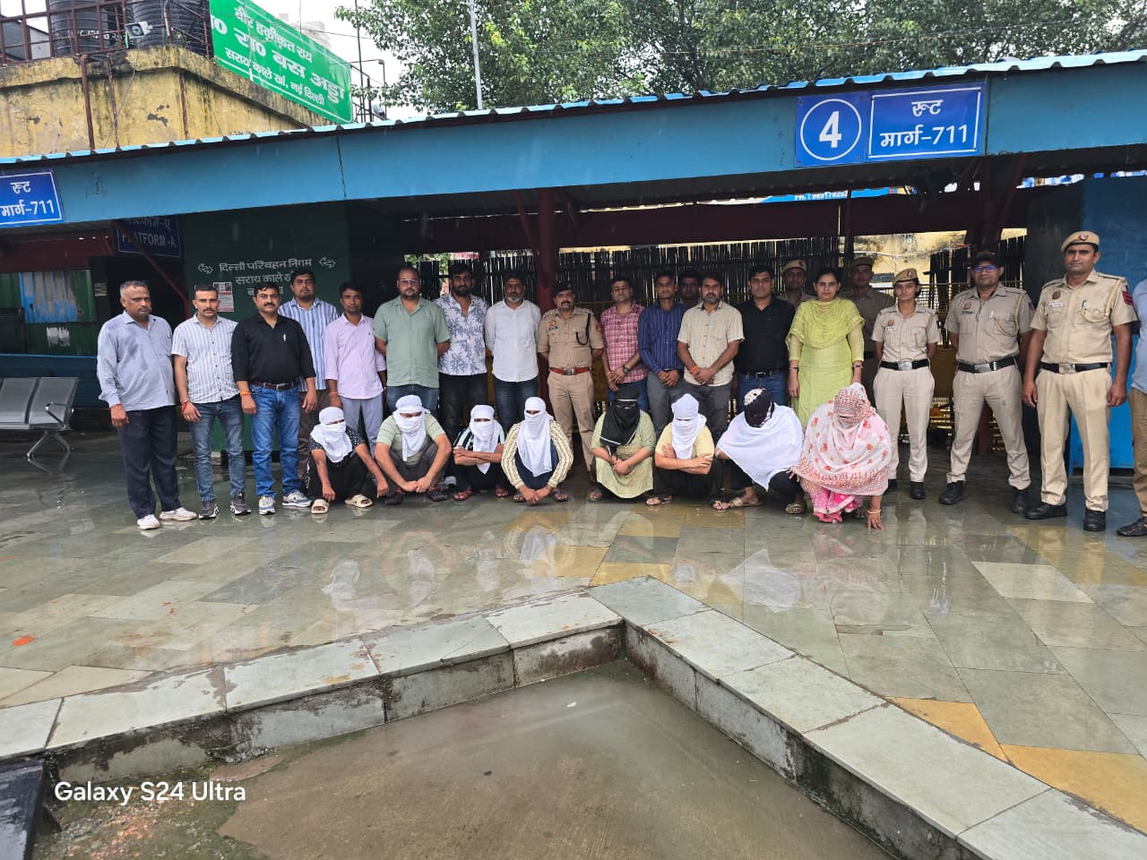 बच्चों के अपहरण व तस्करी करने वाले गिरोह के लाेगाें की फाेटाे बच्चों के अपहरण व तस्करी करने वाले गिरोह के लाेगाें की फाेटाे