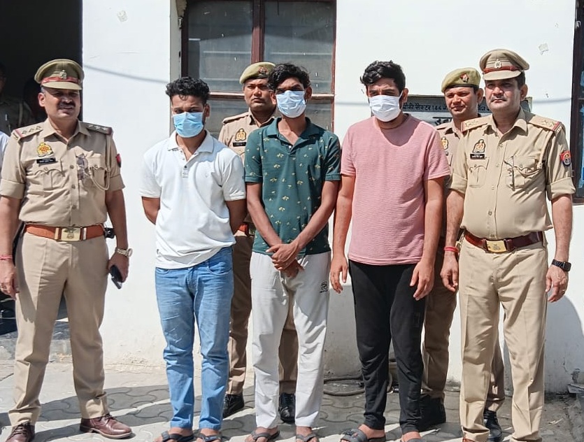 चार धाम यात्रा का पैकेज बुक कराने के नाम पर ट्रैवल एजेंट को बुलाकर उससे नगदी और कीमती सामान चोरी करने वाले तीन गिरफ्तार चार धाम यात्रा का पैकेज बुक कराने के नाम पर ट्रैवल एजेंट को बुलाकर उससे नगदी और कीमती सामान चोरी करने वाले तीन गिरफ्तार