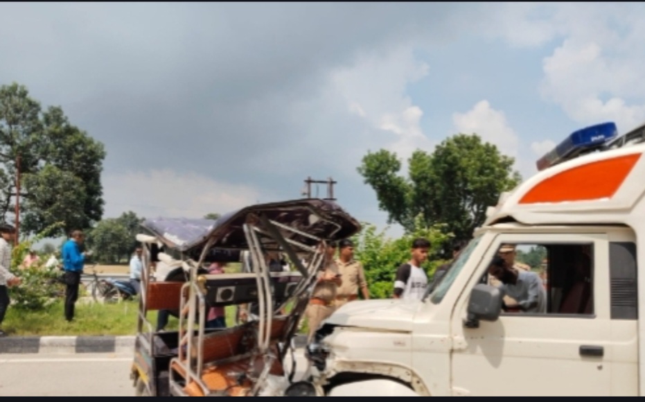 कन्नौज : एंबुलेंस की टक्कर से ई-रिक्शा चालक की मौत, निजी स्कूल की चार टीचर घायल कन्नौज : एंबुलेंस की टक्कर से ई-रिक्शा चालक की मौत, निजी स्कूल की चार टीचर घायल