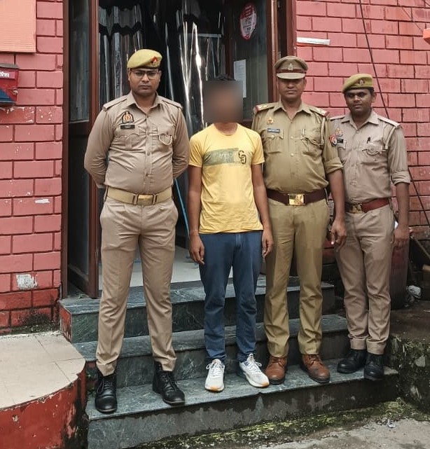 पुलिस की गिरफ्त में 25 हजार इनामी पुलिस की गिरफ्त में 25 हजार इनामी