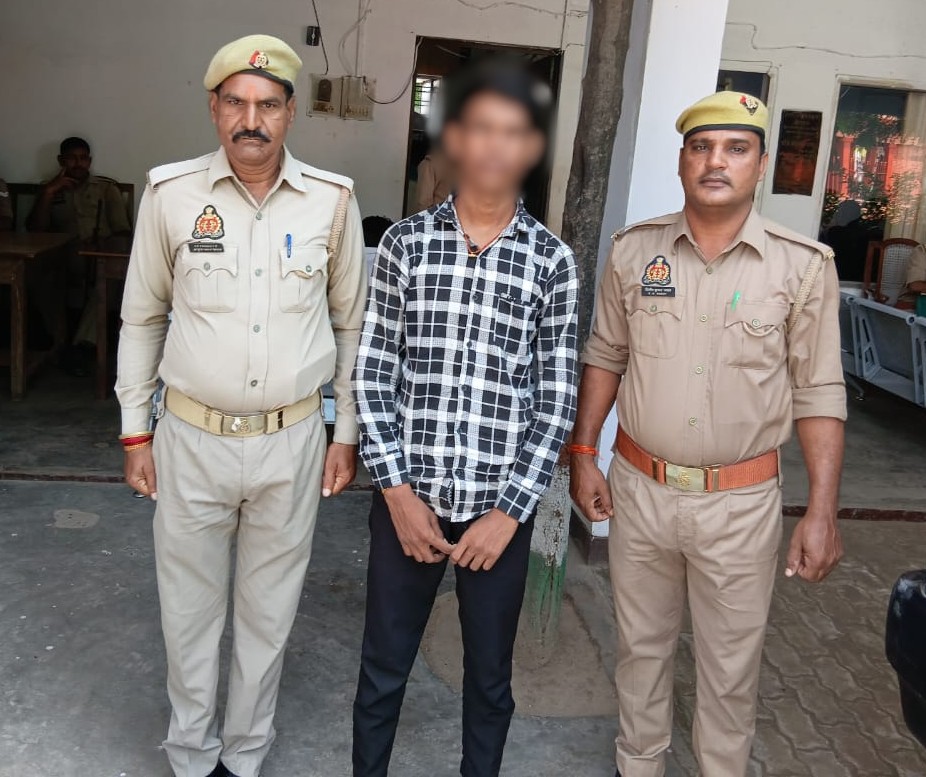 विन्ध्याचल पुलिस द्वारा गिरफ्तार आरोपित।