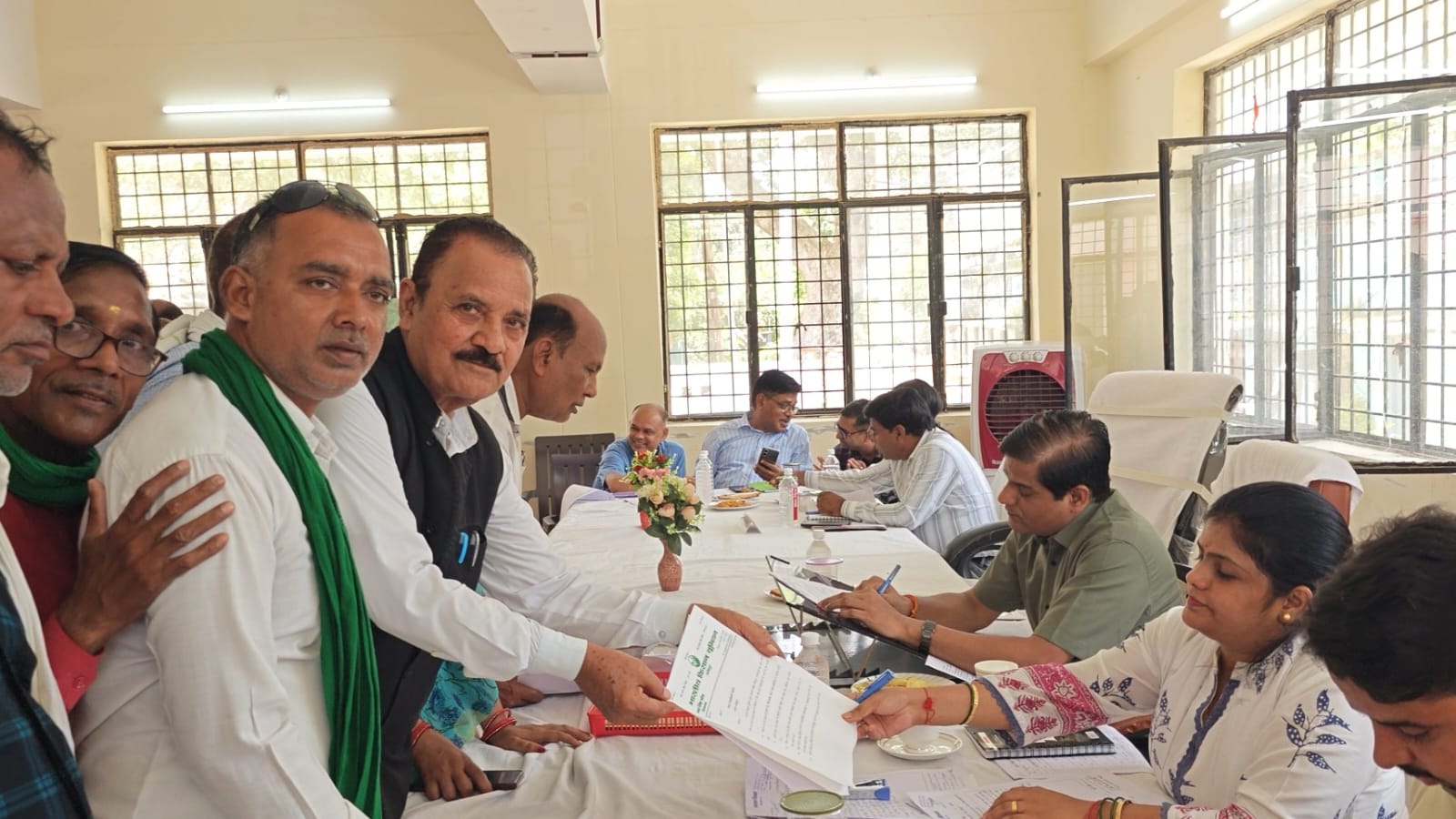 उपजिलाधिकारी को ज्ञापन देते भाकियू के पदाधिकारी
