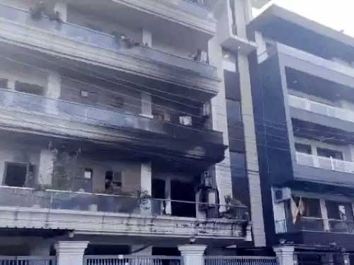 ग्रीन फील्ड का वह घर जिसमें एसी फटने से हुई आगजनी के बाद का दृश्य। ग्रीन फील्ड का वह घर जिसमें एसी फटने से हुई आगजनी के बाद का दृश्य।
