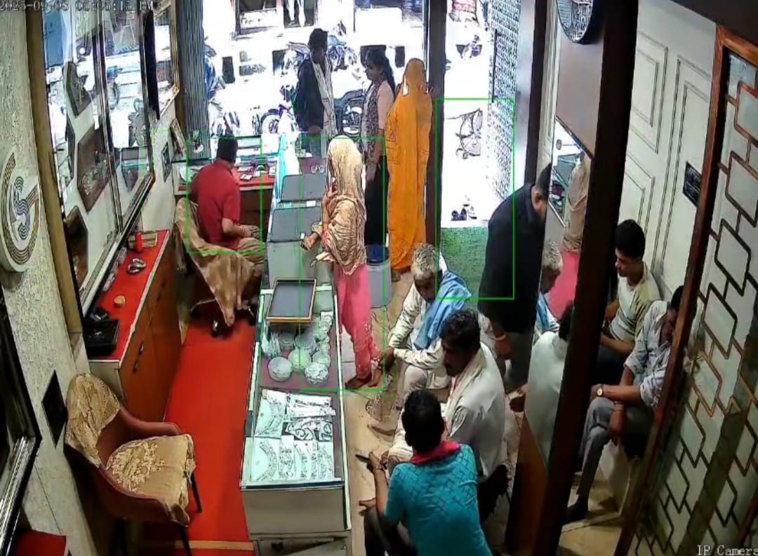 तीस ग्राम सोना चोरी, केमरे में कैद हुई घटना तीस ग्राम सोना चोरी, केमरे में कैद हुई घटना