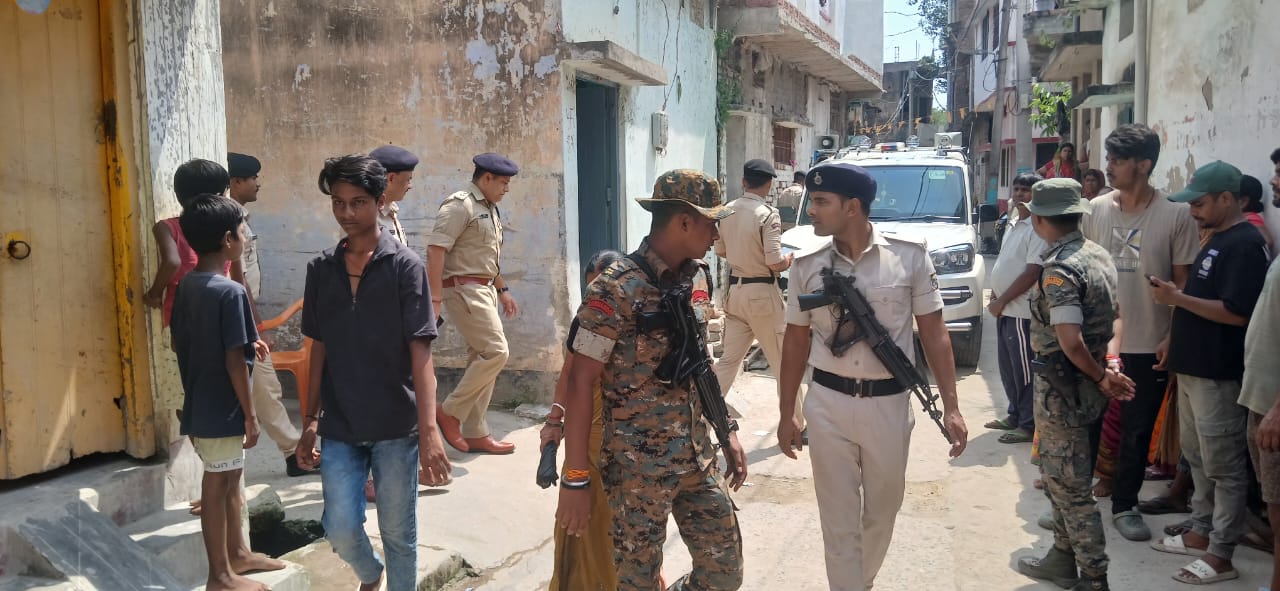 मौके पर मौजूद पुलिस मौके पर मौजूद पुलिस