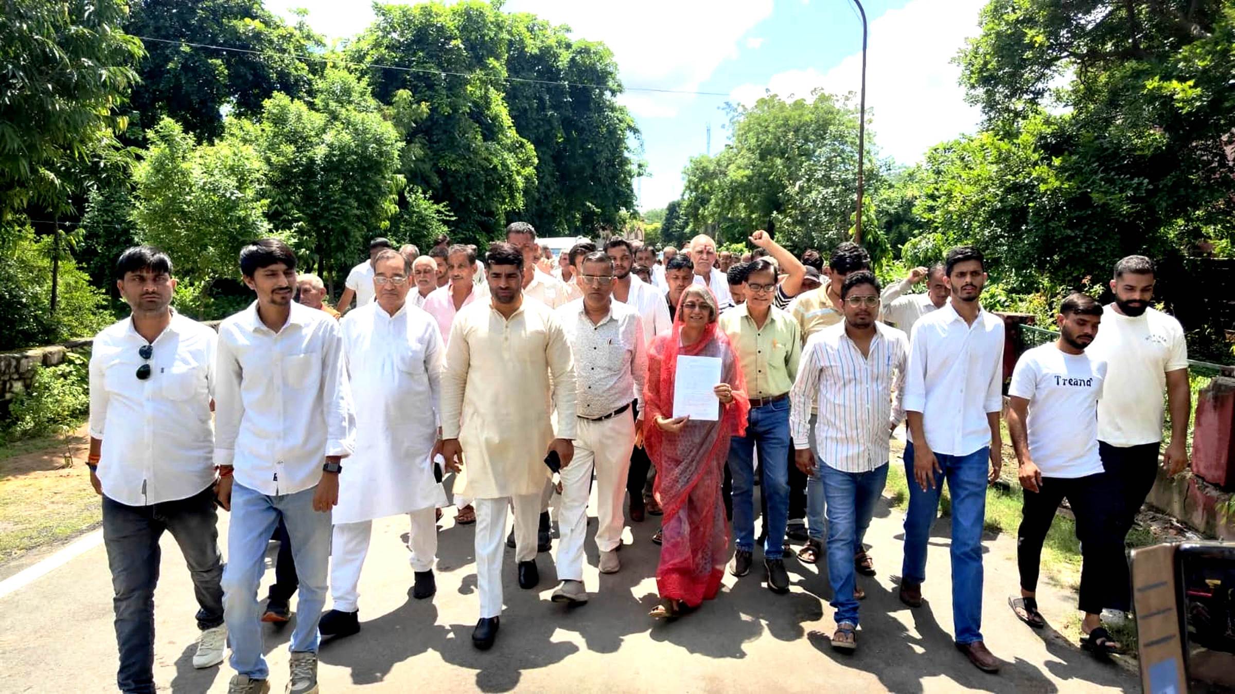 कांस्टेबल संदीप शर्मा को शहीद का दर्जा देने की मांग कांस्टेबल संदीप शर्मा को शहीद का दर्जा देने की मांग